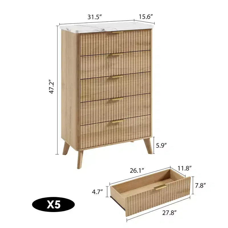 Comò scanalato per camera da letto con 5 cassetti profondi, cassettiera alta 120 cm con piano effetto marmo, design dal profilo curvo, comò moderno in legno