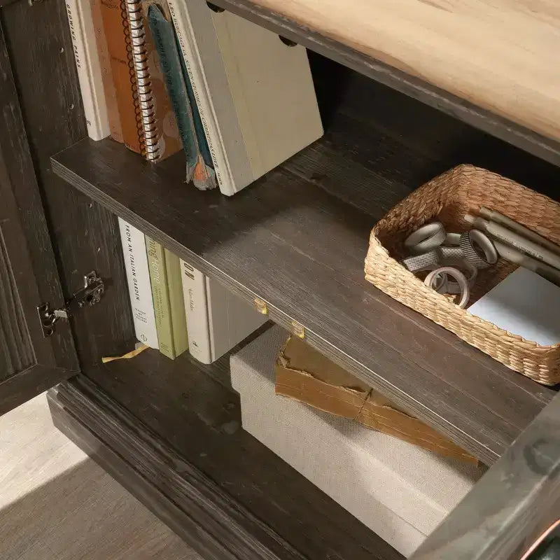 Mobiletto decorativo in legno GDFStudio Carter con ante e ripiani regolabili